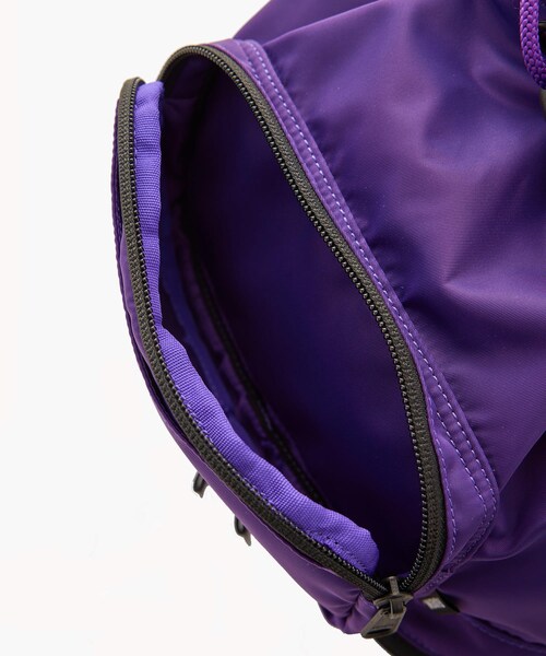 ADAM ET ROPE'(アダムエロペ)の「《別注》【FADEN/ファーデン】 High Spec Kinchaku Bag 008 Lou(ショルダーバッグ・メンズ・オリーブ/パープル・F)」の8枚目の写真