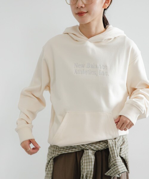 URBAN RESEARCH（アーバンリサーチ）の「NEW BALANCE　Athleticsクラシックスフーディ（パーカー・レディース・ブラック/パーマフロスト・S）」の14枚目の写真