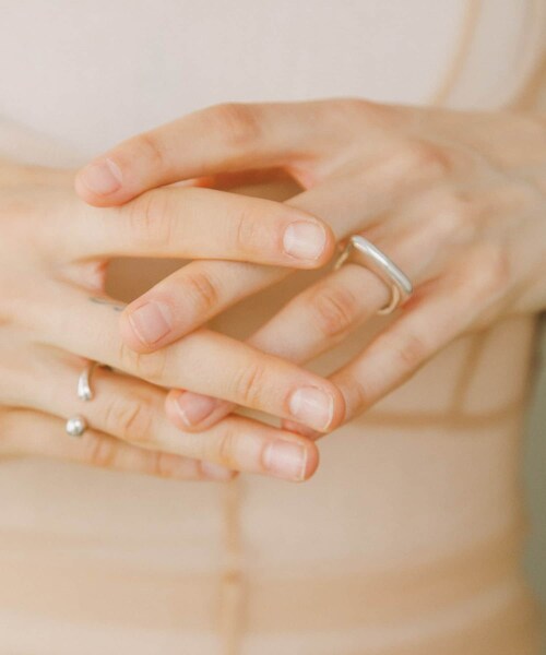 URBAN RESEARCH(アーバンリサーチ)の「decor『デコール』 FLAT RING(リング・レディース・SILVER・12)」の1枚目の写真