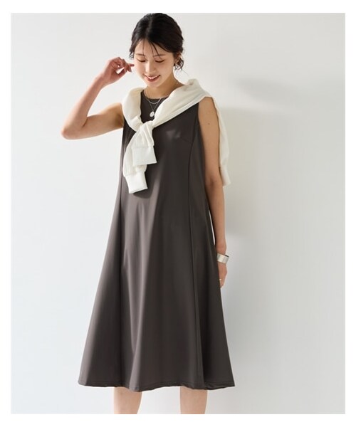 nissen（ニッセン）の「爽快ノースリーブフレアワンピース（吸汗速乾・イージーケア・UVカット・ストレッチ）＜大きいサイズ有＞（ワンピース・レディース・黒/チャコールグレー/ラベンダー・S/M/L/LL/3L/4L/5L/6L/8L/10L）」の3枚目の写真