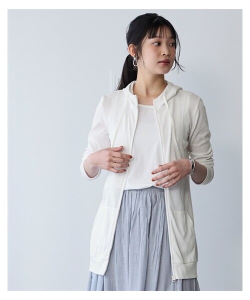 nissen（ニッセン）の「１２分袖綿混うすカルロング丈パーカー（ＵＶカット・吸汗速乾・抗菌防臭・毛玉防止）＜大きいサイズ有＞（パーカー・レディース・ソフトグリーン/ソフトピンク/オフホワイト/杢ネイビー/黒/プラムパープル(NET限定色)/ライトベージュ(NET限定色)/ライラック/ベビーピンク/サンドベージュ/ソフトカーキ/杢チャコールグレー/スモーキーグリーン/バーガンディ/テラコッタ/グレーベージュ系ボーダー/オフホワイト×黒・L/LL/3L/4L/5L/6L/8L/10L/S/M）」の18枚目の写真