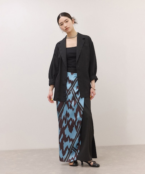 ADAM ET ROPE'(アダムエロペ)の「ツイストコンビスカート(スカート・レディース・ネイビー系/サックス・36/38)」の6枚目の写真