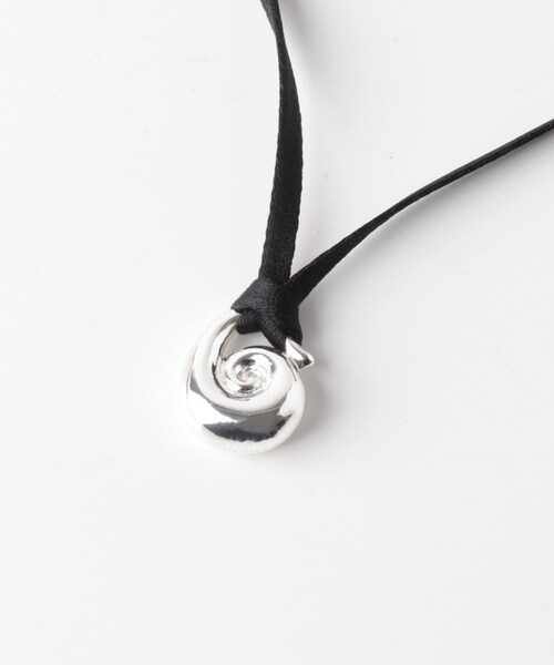 URBAN RESEARCH ROSSO（アーバンリサーチロッソ）の「in mood　SILK SCROLL CHOKER（ネックレス・レディース・SV・-）」の4枚目の写真
