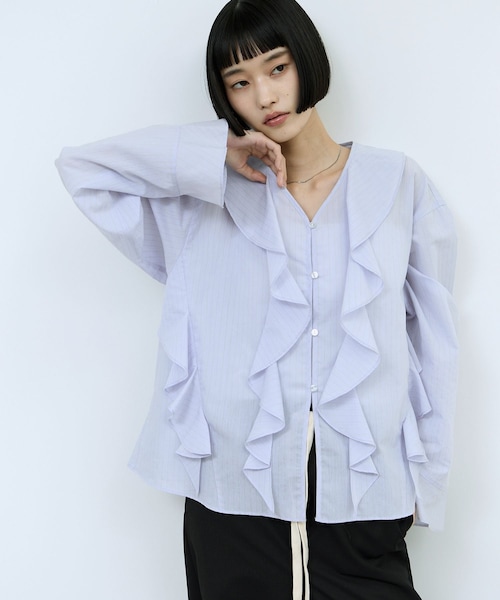 ADAM ET ROPE'(アダムエロペ)の「【WEB限定】オーバーラッフルフリルブラウス(シャツ/ブラウス・レディース・ホワイト/ブラウン/ブルー・F)」の3枚目の写真