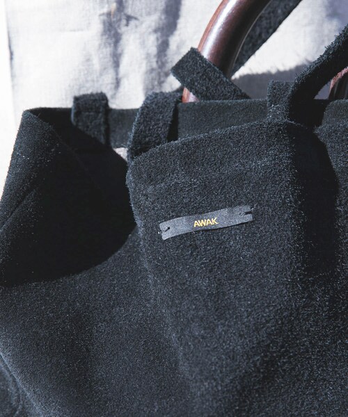 URBAN RESEARCH（アーバンリサーチ）の「AWAK　TOTE-suede（トートバッグ・メンズ・BLK－B/BLK－W・One）」の5枚目の写真