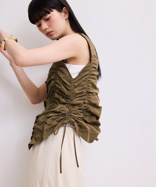 ADAM ET ROPE'（アダムエロペ）の「【WEB限定】シャーリングジレ（ベスト・レディース・ブラック/オフホワイト/ブラウン・F）」の10枚目の写真