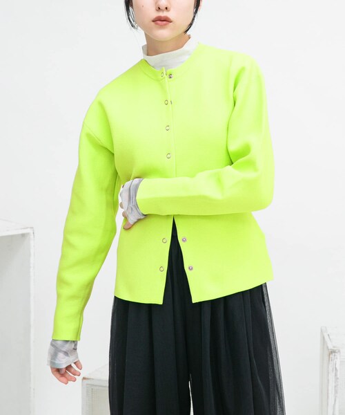 KBF（ケイビーエフ）の「リングドットボタンニットカーディガン（カーディガン/ボレロ・レディース・NEONYELLOW/L.BEIGE/FLAMINGO・one）」の4枚目の写真