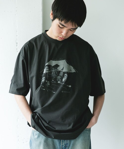URBAN RESEARCH DOORS(アーバンリサーチドアーズ)の「『別注』Snow Peak Apparel×DOORS WA/AC FAMILY CAMP T-SHIRTS(Tシャツ/カットソー・メンズ・WHITE/CHARCOAL/BROWN/FOLIAGE・M/L/XL)」の19枚目の写真