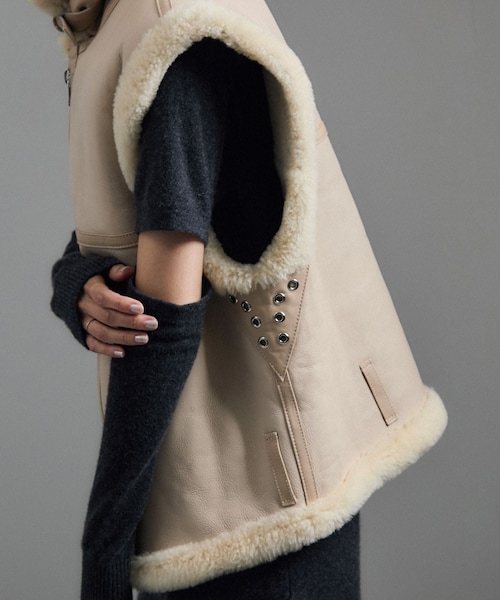 ADAM ET ROPE'（アダムエロペ）の「【TANAKA（タナカ）】SHEARLING VEST（ムートンコート・レディース・オフホワイト/ダークブラウン・S）」の14枚目の写真