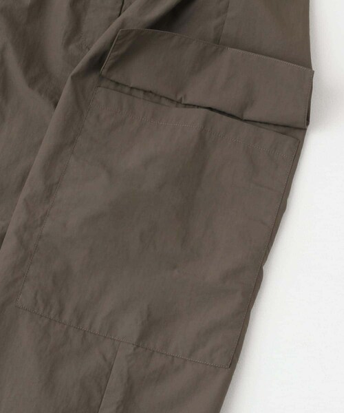 ITEMS URBANRESEARCH(アイテムズ アーバンリサーチ)の「ナイロンカーゴタイトスカート(スカート・レディース・L.BEG/MOC/BLK・FREE/TALL)」の20枚目の写真