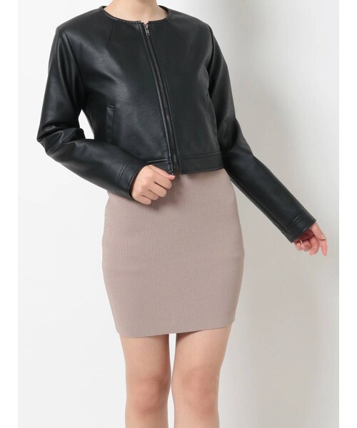 RESEXXY（リゼクシー）の「ノーカラーフェイクレザージャケット（ノーカラージャケット・レディース・アイボリー/ブラック/ベージュ・F）」の2枚目の写真