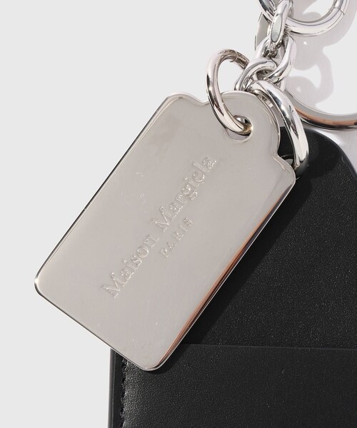 ADAM ET ROPE'(アダムエロペ)の「【Maison Margiela/メゾン マルジェラ】DOUBLE TAG KEYRING(キーケース/キーアクセサリー・メンズ・ブラック・F)」の5枚目の写真