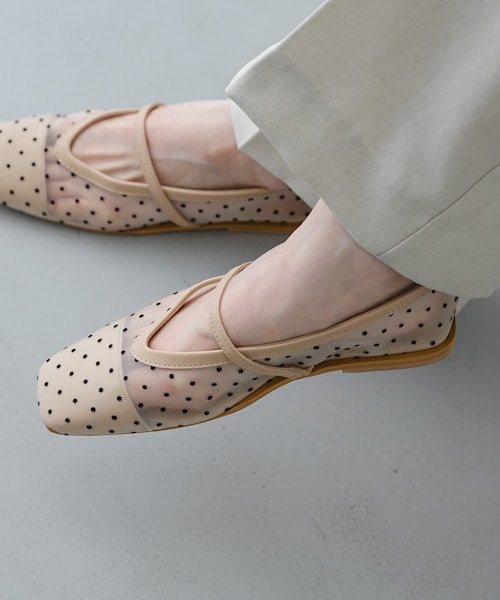SENSE OF PLACE by URBAN RESEARCH(センスオブプレイスバイアーバンリサーチ)の「シアードットフラットパンプス(パンプス・レディース・IVORY/BLACK・S/M/L)」の6枚目の写真