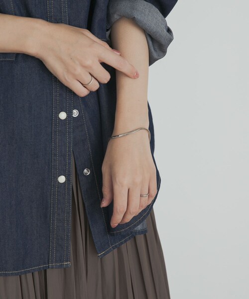 URBAN RESEARCH DOORS（アーバンリサーチドアーズ）の「ウェーブバングル（ブレスレット・レディース・GOLD/SILVER・one）」の4枚目の写真