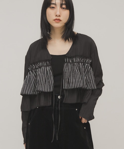 KBF（ケイビーエフ）の「フリルレイヤードブラウス（シャツ/ブラウス・レディース・IVORY/NAVY×IVO/BLACK・One）」の16枚目の写真