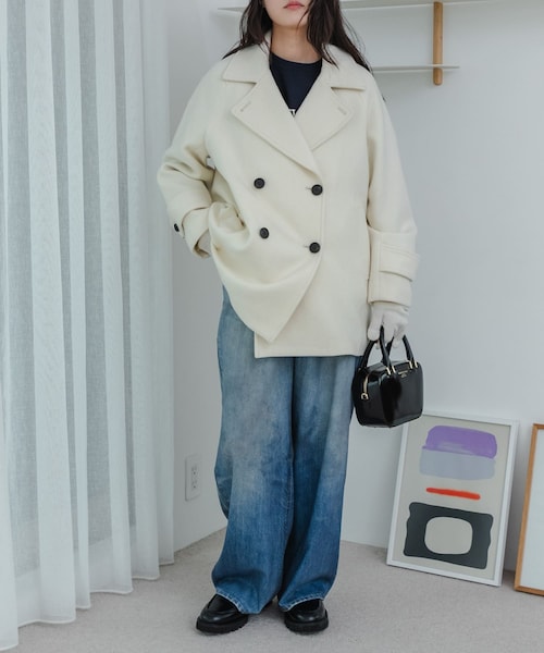 URBAN RESEARCH（アーバンリサーチ）の「CHRISTIAN VILLA　エナメルカーフレザーショルダーバッグ（ショルダーバッグ・レディース・BLACK・0）」の4枚目の写真