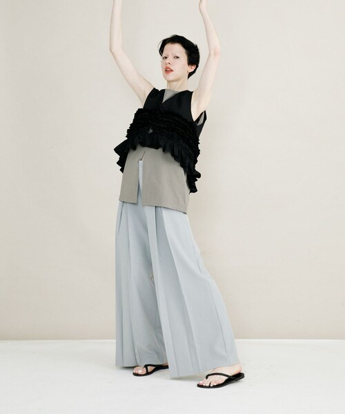 LAATO（ラート）の「slit no sleeve tee（タンクトップ・レディース・パール/クレイ・FREE）」の19枚目の写真