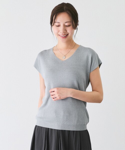 Jayro（ジャイロ）の「Vネックフレンチ袖ニット（ニット/セーター・レディース・ブラック/グレー/ベージュ/グリーン/ブルー/サックス/レッド/カラシ/オレンジ・F）」の15枚目の写真