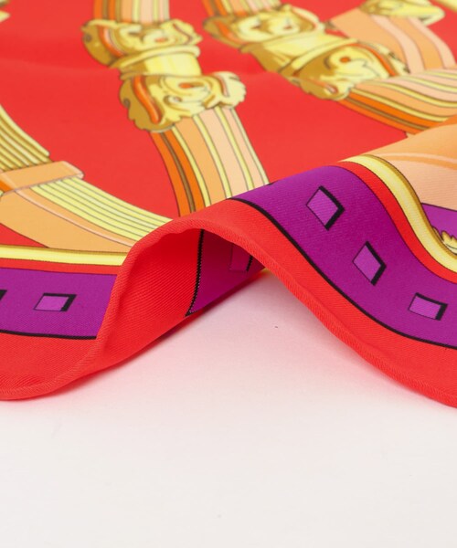 URBAN RESEARCH ROSSO（アーバンリサーチロッソ）の「江口洋品店　HERMES カレ70スカーフ RYTHMES黒タグ（バンダナ/スカーフ・レディース・レッド系・-）」の5枚目の写真