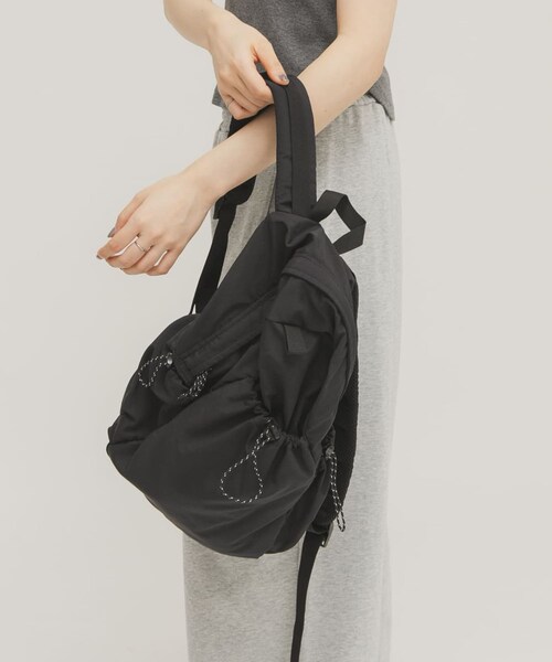KBF（ケイビーエフ）の「アウトポケットナイロンバックパック（バックパック/リュック・レディース・PINK/BEIGE/BLACK・One）」の6枚目の写真
