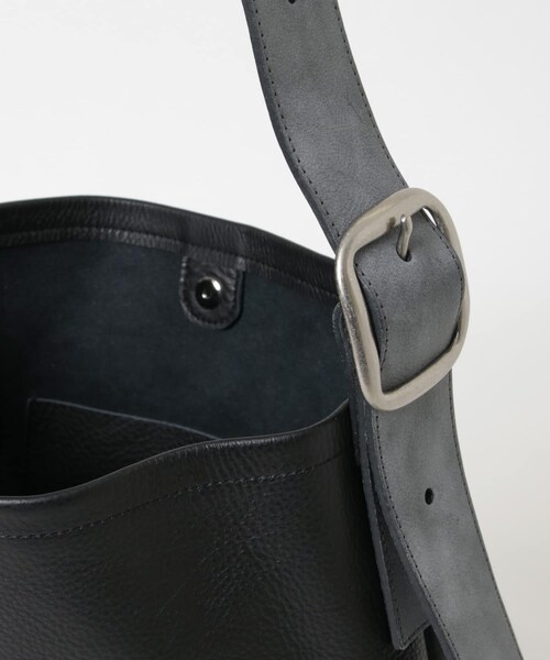 URBAN RESEARCH（アーバンリサーチ）の「Hender Scheme　one side belt bag（ショルダーバッグ・メンズ・navy/black・-）」の5枚目の写真