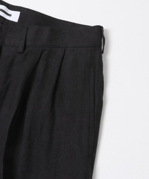 URBAN RESEARCH（アーバンリサーチ）の「REVERBERATE　TACKED TROUSERS（その他パンツ・メンズ・ECRU/BLACK・1）」の5枚目の写真