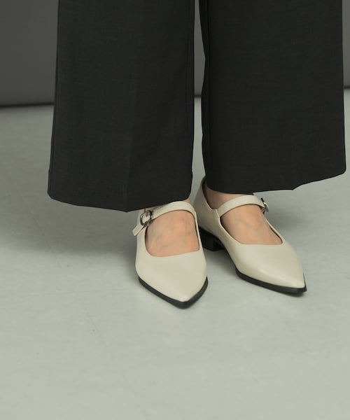 URBAN RESEARCH ROSSO（アーバンリサーチロッソ）の「MOHI　ストラップフラットシューズ（パンプス・レディース・MARRON/OFFWHITE・36/37/38）」の4枚目の写真