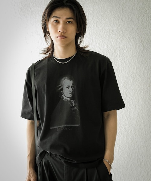 SENSE OF PLACE by URBAN RESEARCH(センスオブプレイスバイアーバンリサーチ)の「ヴィンテージライクTシャツ(モーツァルト)(Tシャツ/カットソー・メンズ・PINK/BLACK・M/L)」の1枚目の写真