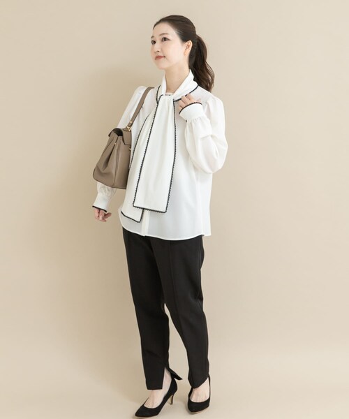 URBAN RESEARCH ROSSO（アーバンリサーチロッソ）の「『WEB/一部店舗限定』トリミングボウタイブラウス（シャツ/ブラウス・レディース・OFFWHITE/NAVY・Free）」の22枚目の写真