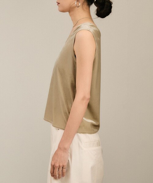 ADAM ET ROPE'（アダムエロペ）の「トリアセベロア前後2WAYノースリーブ/タンクトップ / セットアップ対応（タンクトップ・レディース・ブラック/ベージュ・F）」の15枚目の写真