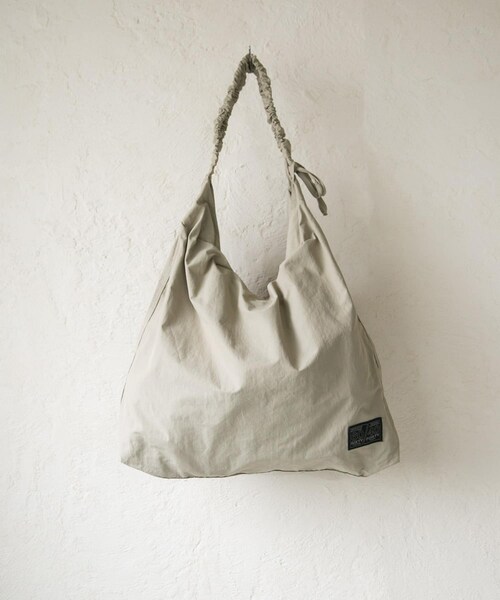 RODE SKO（ロデスコ）の「『ユニセックス』ロクヨンギャザーショルダートートバッグ（トートバッグ・メンズ・BLACK2/BLACK/GREIGE/KHAKI/GREIGE2・one）」の5枚目の写真