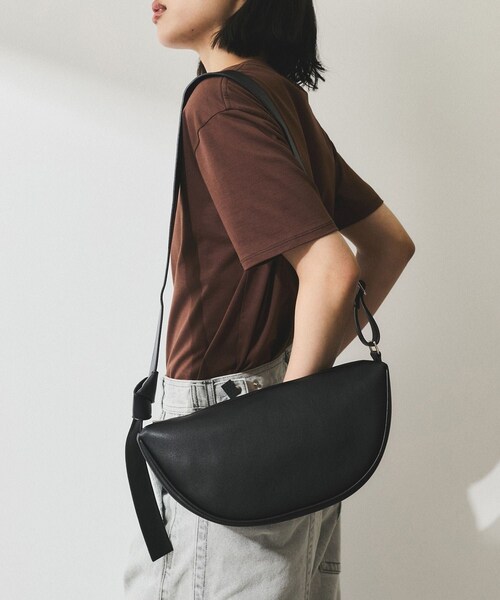 ADAM ET ROPE'(アダムエロペ)の「【WEB限定】・【サステナブル】ムスビショルダーバッグ(ショルダーバッグ・レディース・ブラック/オフホワイト/カーキ・F)」の2枚目の写真