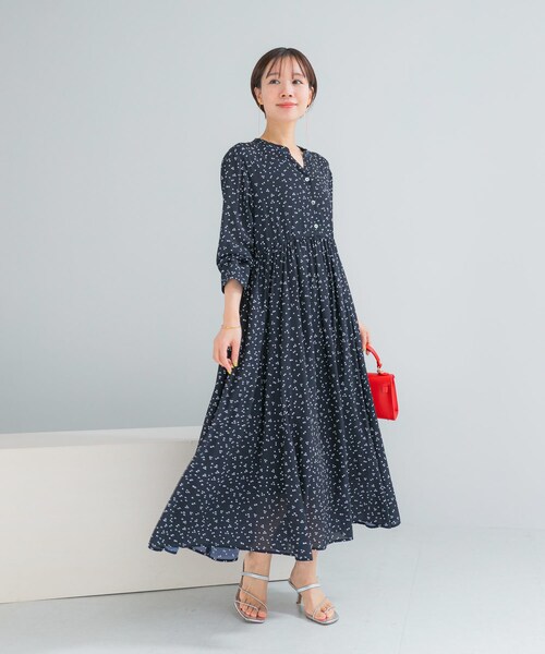 URBAN RESEARCH ROSSO（アーバンリサーチロッソ）の「『WEB限定』ランダムドットボリュームワンピース（ワンピース・レディース・NAVY/BLACK・Free）」の2枚目の写真