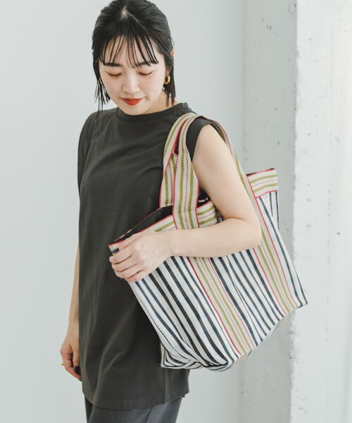 ITEMS URBANRESEARCH（アイテムズ アーバンリサーチ）の「ビニールトートバッグ（トートバッグ・レディース・PPL/GRN/BLK・-）」の10枚目の写真