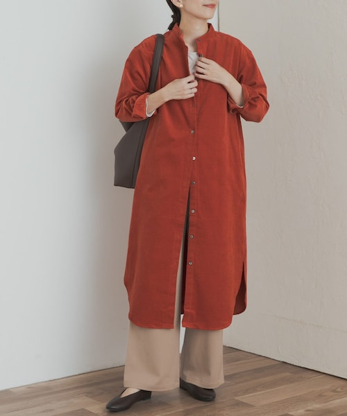 URBAN RESEARCH DOORS（アーバンリサーチドアーズ）の「『WEB/一部店舗限定カラー』『UR TECH』コーデュロイシャツワンピース（ワンピース・レディース・GREIGE/ORANGE/GRAY/L.BLUE/MUSTARD・S/M）」の6枚目の写真