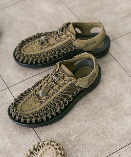 URBAN RESEARCH DOORS(アーバンリサーチドアーズ)の「KEEN UNEEK(サンダル・メンズ・Timberwolf/Magnet/Dark Olive・8/8.5/9/9.5/10)」の3枚目の写真