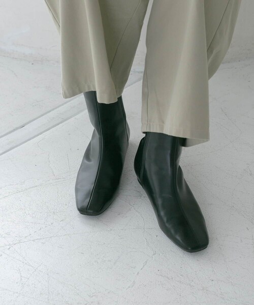 URBAN RESEARCH(アーバンリサーチ)の「『MADE IN JAPAN』スクエアトゥローヒールショートブーツ(ブーツ・レディース・IVORY/BLACK・23.5/24/24.5/25)」の19枚目の写真