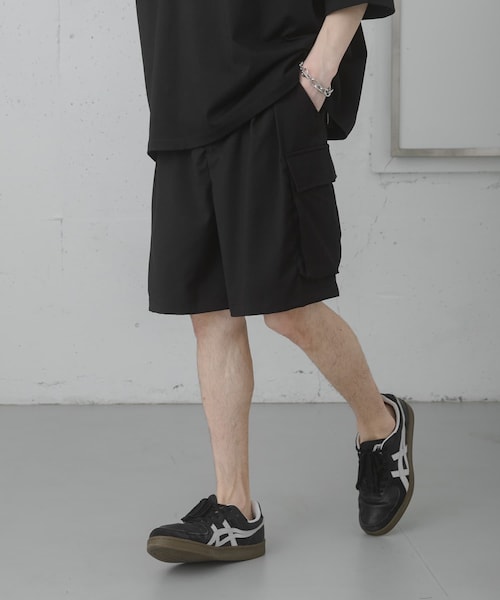SENSE OF PLACE by URBAN RESEARCH(センスオブプレイスバイアーバンリサーチ)の「ワイドカーゴショートパンツ(その他パンツ・メンズ・IVORY/BLACK/CHARCOAL・M/L)」の2枚目の写真