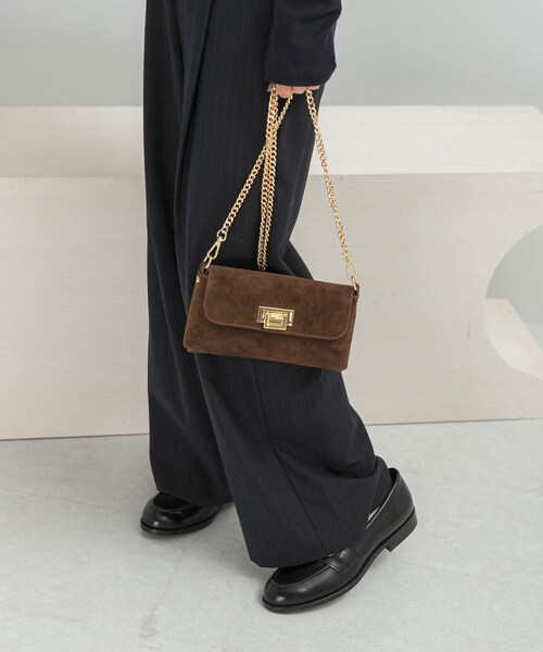 URBAN RESEARCH ROSSO（アーバンリサーチロッソ）の「AULENTTI　スエードチェーンBAG（ショルダーバッグ・レディース・TAUPE/MARRON・Free）」の4枚目の写真