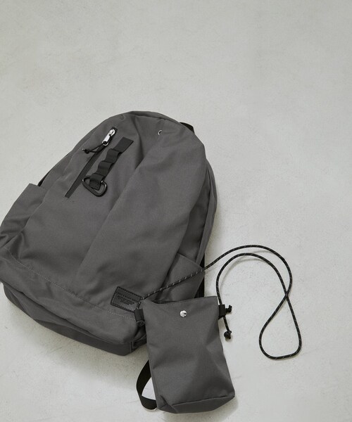 ADAM ET ROPE'（アダムエロペ）の「【WEB限定】[ショルダーバッグ付き・ユニセックスで使える・軽量・A4対応・大容量]バッグパック 3（バックパック/リュック・レディース・ブラック/グレー/グレー系/ダークブラウン/ネイビー・F）」の2枚目の写真