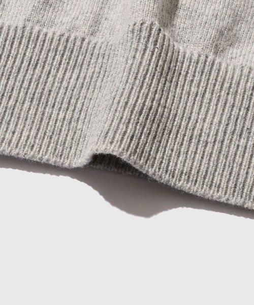 ADAM ET ROPE'（アダムエロペ）の「【Yonetomi/ヨネトミ】RIGID CASHMERE SWEATER P/O <TOP GRAY>（ニット/セーター・メンズ・グレー・2/3/4）」の9枚目の写真
