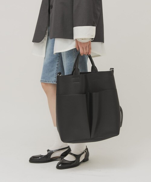 KBF（ケイビーエフ）の「アウトポケットイージーBAG（ショルダーバッグ・レディース・CAMEL/BLACK・One）」の3枚目の写真