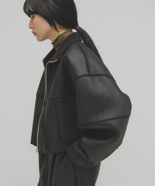 KBF（ケイビーエフ）の「リバーシブルボアジャケット（テーラードジャケット・レディース・BEIGE/BLACK・One）」の5枚目の写真