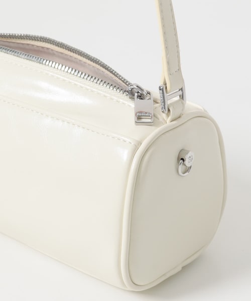 KBF（ケイビーエフ）の「STAND OIL　CHUNKY BAG（ショルダーバッグ・レディース・CREAM/CAMEL/BLACK・One）」の6枚目の写真