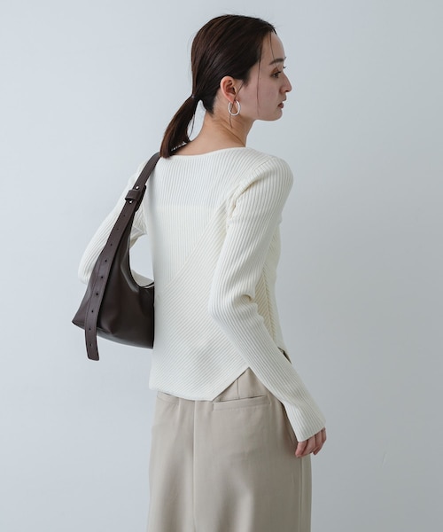 SENSE OF PLACE by URBAN RESEARCH(センスオブプレイスバイアーバンリサーチ)の「『洗濯可/防花粉』SKINProofアシメヘムボートネックセーター(ニット/セーター・レディース・CHARCOAL/IVORY/NAVY/PINK・One)」の7枚目の写真