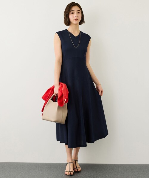 ROPE'(ロペ)の「LEVITA ニットワンピース/接触冷感・イージーケア(ワンピース・レディース・ベージュ/ネイビー・F)」の5枚目の写真