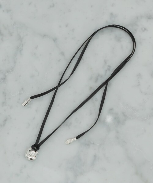 URBAN RESEARCH ROSSO（アーバンリサーチロッソ）の「in mood　SILK SCROLL CHOKER（ネックレス・レディース・SV・-）」の3枚目の写真