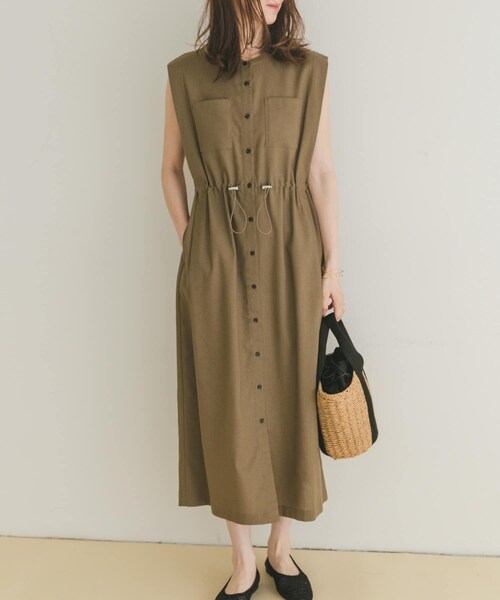 ITEMS URBANRESEARCH（アイテムズ アーバンリサーチ）の「ウエストドロストノースリワンピース（ワンピース・レディース・NVY/GRN/L.BRN・FREE）」の4枚目の写真