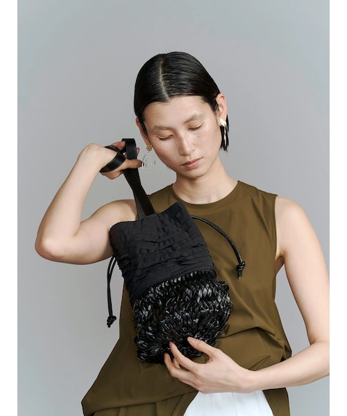 UN3D.（アンスリード）の「STRATUM BAG（ショルダーバッグ・レディース・グレー/ブラック・F）」の10枚目の写真