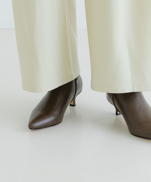 URBAN RESEARCH(アーバンリサーチ)の「ポインテッドトゥブーツ(ブーツ・レディース・BLACK/BROWN・23.5/24/24.5/25)」の2枚目の写真